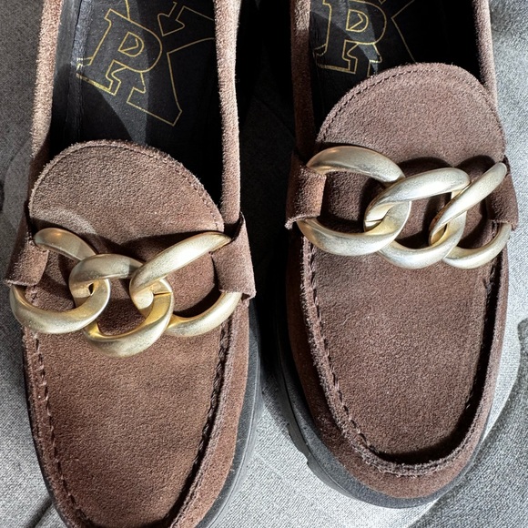 Beautiful brown suede loafers worn once. Gorgeous gold accents chain. - Picture 4 of 11